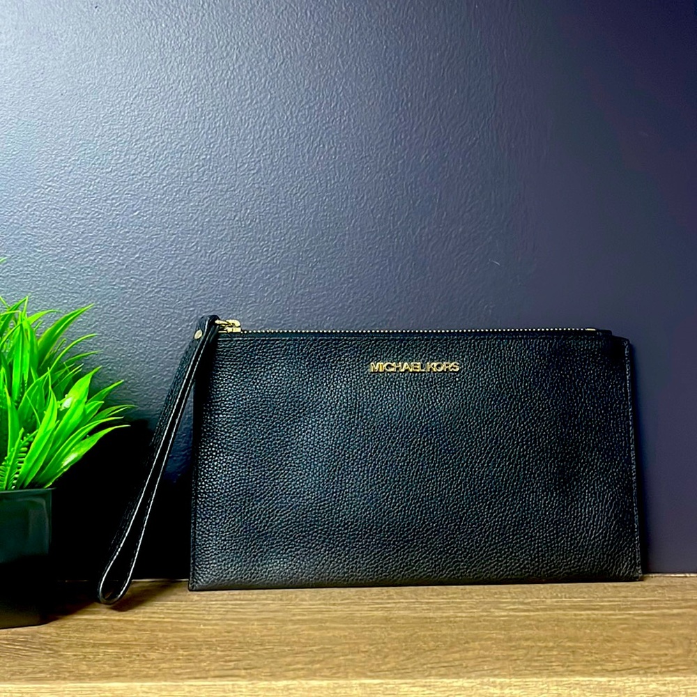 MICHAEL KORS —Wristlet!! NWOT!!